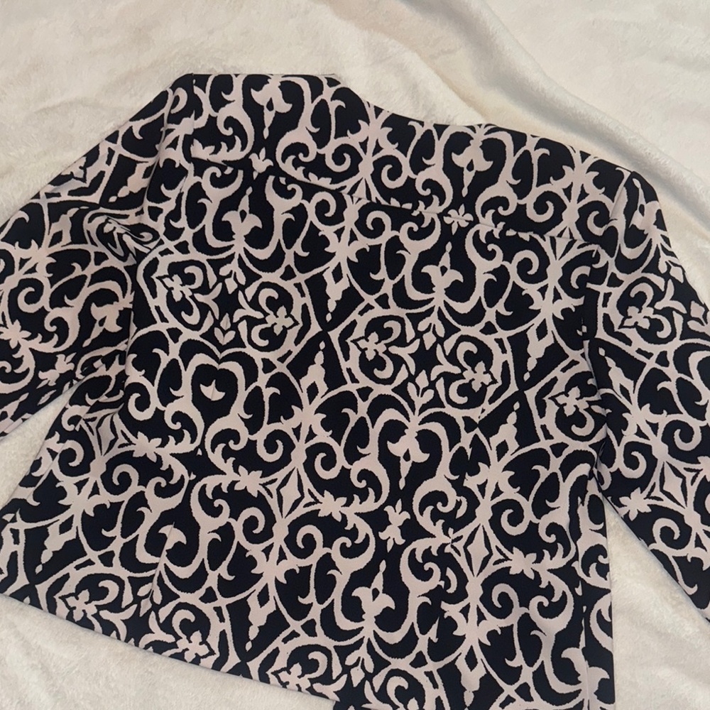 Chic Black and White Patterned Women's Open Front Blazer - Picture 7 of 7